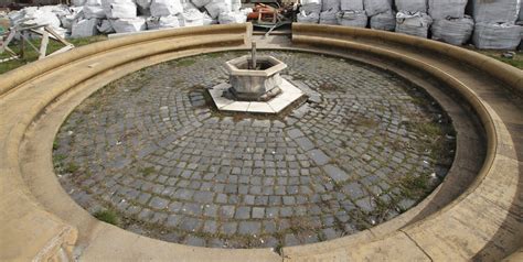 FÂNTÂNA DE APĂ DIN PIAŢA UNIRII