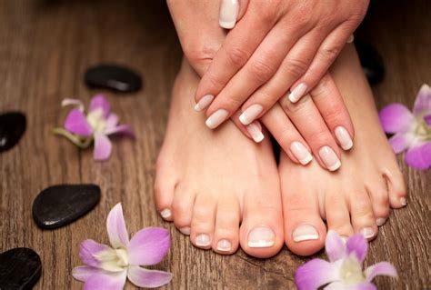 Guide to Each Pedicure Type: Both Professional And At Home – Spongellé