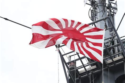 「旭日旗」掲揚自粛、日本は断固拒否 海自「要請は非常識」 - 産経ニュース