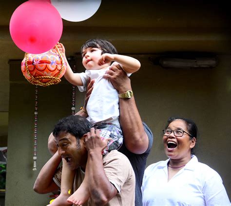 Taimur Ali Khan and Inaaya Naumi Kemmu celebrate 'Dahi Handi'; watch ...