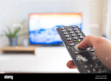 Image result for Telecommande Dans Main