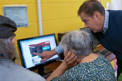 Senior How to Use Computer 的图像结果