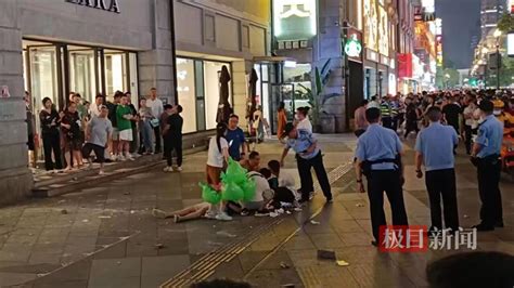 武汉江汉路璇宫饭店外立面石块脱落，砸伤一男子，官方通报：原因正在调查_央广网