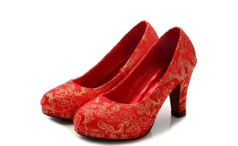夜里穿红鞋子出门好吗 夜里穿红鞋易受惊吓— 爱才妹生活