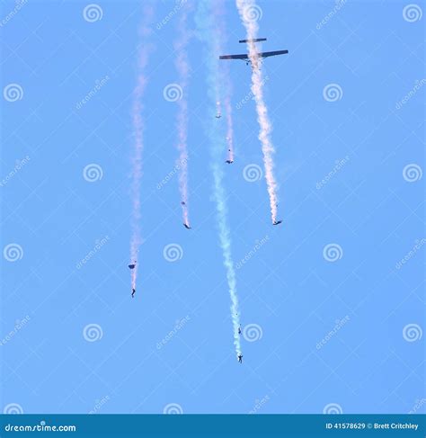 Pilot Parachuting 的图像结果