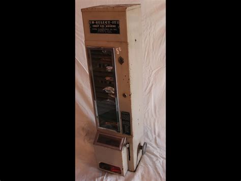 U-Select-It Candy Bar Vending Machine | Auburn Spring 2018 | RM Sotheby's