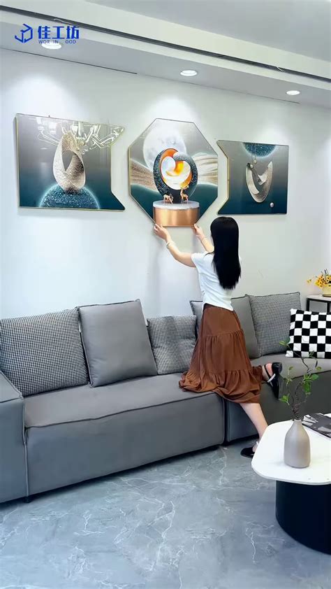 Open media 1 in modal