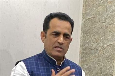 भाजपा छोड़ कांग्रेस में शामिल हुए अमीन पठान की बढ़ी मुश्किलें, सरकारी ...