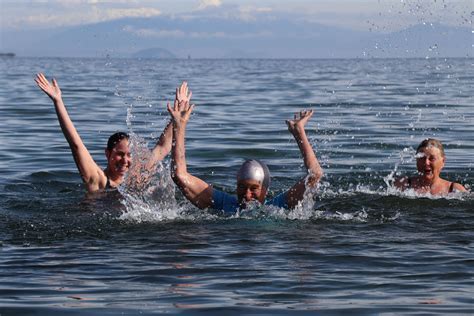 Swimming Outside 的图像结果