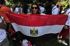 consolato egiziano a foto egiziani in corteo contro il governo morsi consolato egiziano a foto egiziani in corteo contro il governo morsi