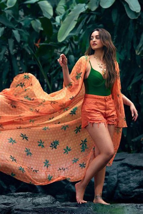 Sonakshi cape – Flirtatious