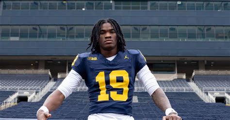 Steady Droppin Dimes - Bryce Underwood's QB coach on his staying at Michigan; UM Bball STILL no. 1 A PNG