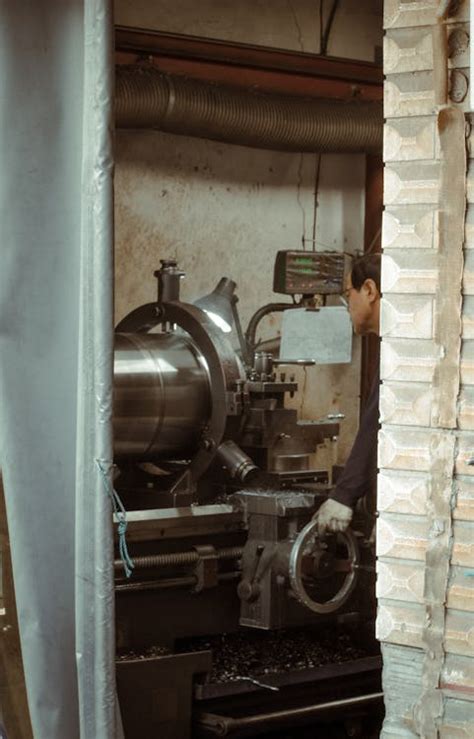 The Machine Operator Peeping Another Machine Operator Working 的图像结果