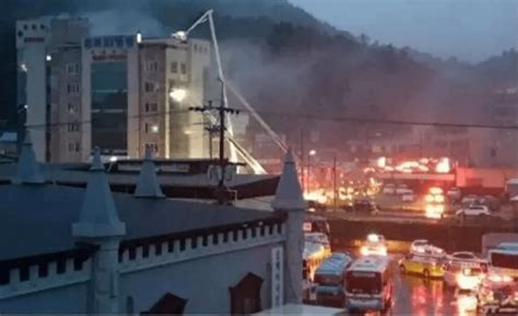 国外一医院发生火灾已致10死7伤！_时许