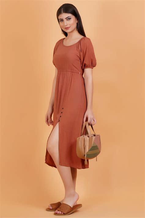 Terracotta Solid Crinkle Empire Midi Dress With Front Slit – Neoethic