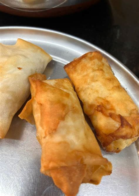 Cheesy Spring roll Recipe by Durreshahwar Khan - Cookpad
