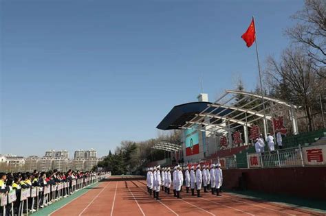 滴水穿石迎挑战 乘风破浪展雄才——昌乐一中举行第六周升旗仪式 - 山东昌乐一中