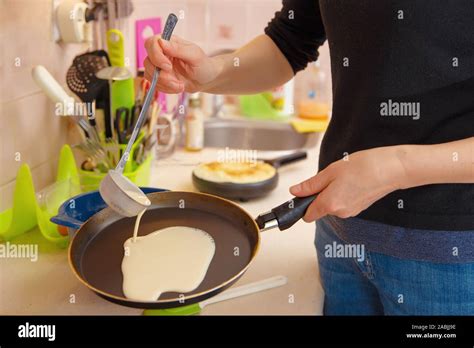 Pan pan girls and transvestite patriarchies: performing and recovering masculinity in post-1945 lite