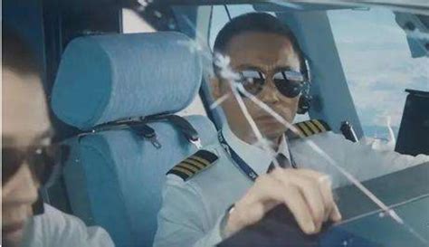 《四川8633》一部真实事件改编的电影，向英雄机长刘传健致敬_腾讯视频