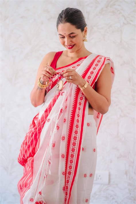 Lissome White Cotton Silk Saree With Smashing Blouse Piece – LajreeDesigner