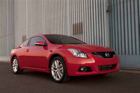 2010 Nissan Altima gets new look and features
