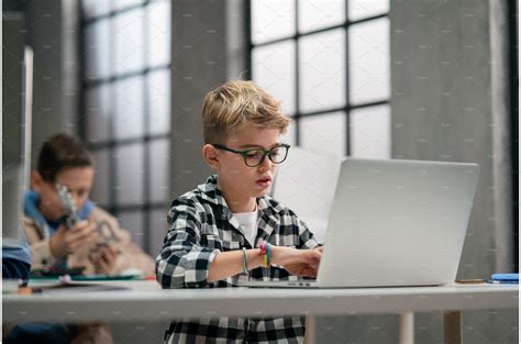 Kids Using Computers 的图像结果