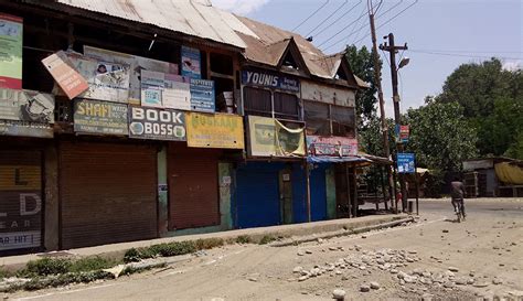 Kakapora encounter: Charred bodies of slain militants leads to anger ...