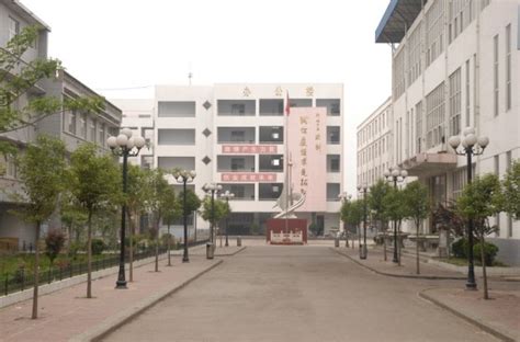河南声名远扬的一所高中，虽然坐落小县城，考上不比郸城一高差_腾讯新闻