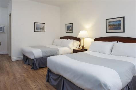 PICTON HARBOUR INN (Ontario) - Hotel Reviews, Photos, Rate Comparison ...