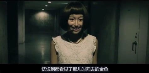 《态度娃娃》日本恐怖电影，女孩只有笑脸面具还被人追崇-影视综视频-搜狐视频