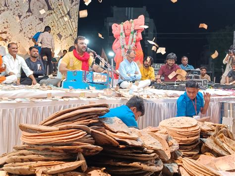 Devotees arrived at Patan's Rotlia Hanuman temple with 50 thousand roti ...