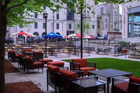 BREWHOUSE INN & SUITES (Milwaukee) - Hotel Reviews, Photos, Rate ...