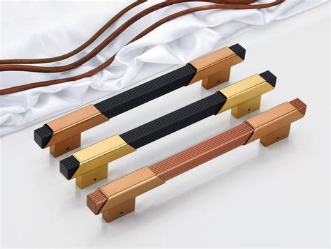 Striated Center Grip Luxe Pull Handles with Robust Build Quality & Mod