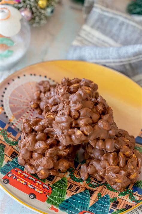 Slow Cooker Chocolate Peanut Clusters - Sweet Cs Designs