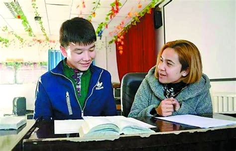 助力“一带一路” 华理新疆籍女生获中国大学生年度人物_科教_新民网