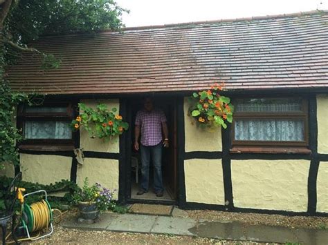 FROG FURLONG COTTAGE (Gloucester) - Cottage Reviews & Photos - Tripadvisor