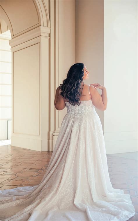 Sparkling Plus Size A-Line Wedding Dress with Sweetheart Neckline