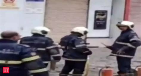 mahanagar gas pipeline: Mahanagar Gas Pipeline burst in Mumbai's Parel ...