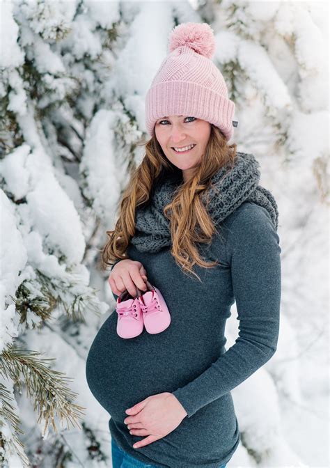 Shooting maternité hiver | Winter maternity pictures, Winter pregnancy ...