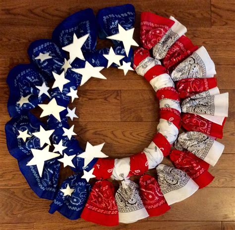 Tutorial: American Flag Bandana Wreath » Dollar Store Crafts