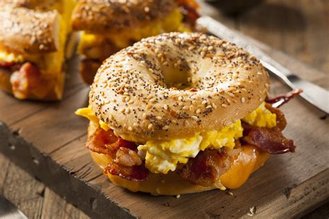 Ultimate 4K Bagel Breakfast Sandwich – Crispy Bacon, Fluffy Eggs ...