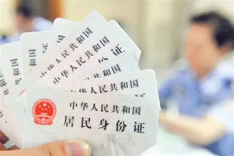 重庆发出首批网约车驾驶员证 64人可“合法上岗”_大渝网_腾讯网
