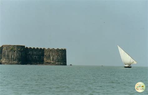 Kolaba Fort, Alibaug (History, Timings, Images, Best Time to Visit)