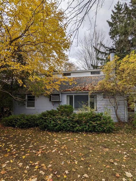 9238 Rawsonville Rd, Belleville, MI 48111 | Homes.com