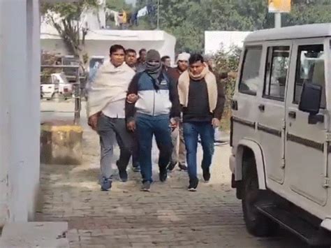 Ghaziabad Inspector Caught Taking Bribe in Police Station | Vigilance Team