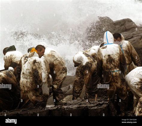 Leaking oil tanker hi-res stock photography and images - Alamy