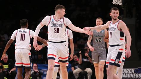 2026 NCAA Tournament March Madness News, Live Coverage, Bracket - March 17 to April 6 - Yahoo Sports
