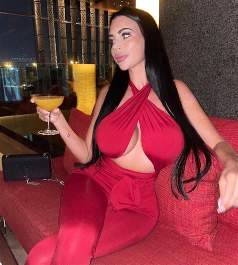 Yvonne Bar : Fashion Star