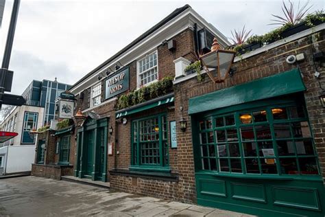 Bright, friendly, relaxing pub just off the main roads / a nice break ...