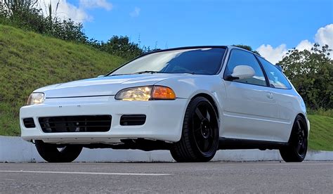 Honda Civic DX D16 1995: este hatchback é diversão pura ao dirigir!